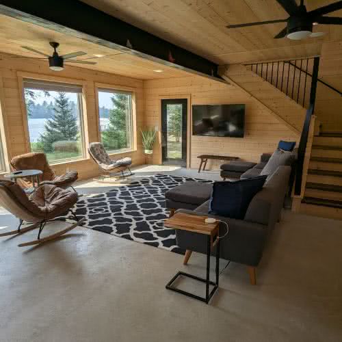 L'&eacute;tablissement Smile Awhile propose un acc&egrave;s s&eacute;curis&eacute; sans cl&eacute; et un ext&eacute;rieur bien &eacute;clair&eacute;, offrant un enregistrement autonome s&ucirc;r et facile pour tous nos clients.