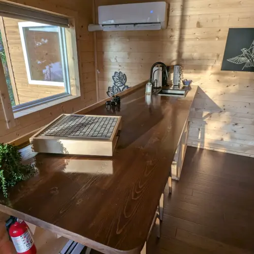 Notre maison au bord du lac est équipée d'un système moderne de chauffage et de climatisation, assurant un climat confortable tout au long des saisons du Wisconsin.